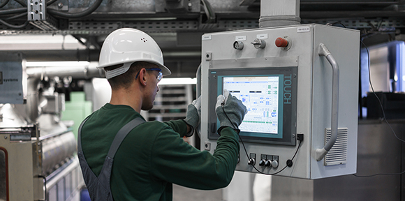 Produktion Schmelzklebstoffe Triflex