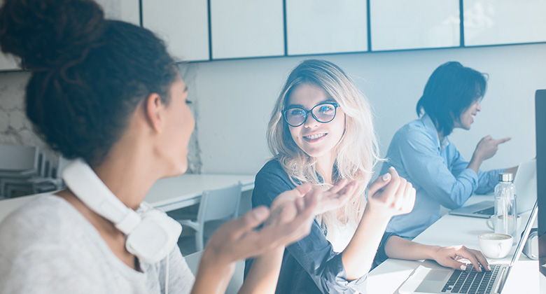 Mit SAP Enable Now Schulungsmaterial aufnehmen, bereitstellen und managen Mitarbeiter verwenden SAP Enable Now zum Anschauen von digitalem Schulungsmaterial