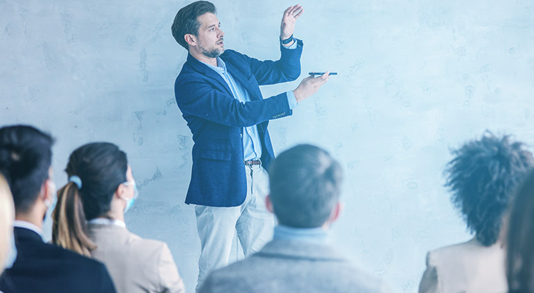 SAP SuccessFactors Learning gestaltet, steuert, optimiert Weiterbildungsprozesse SAP SuccessFactors Learning gestaltet, steuert, optimiert Weiterbildungsprozesse